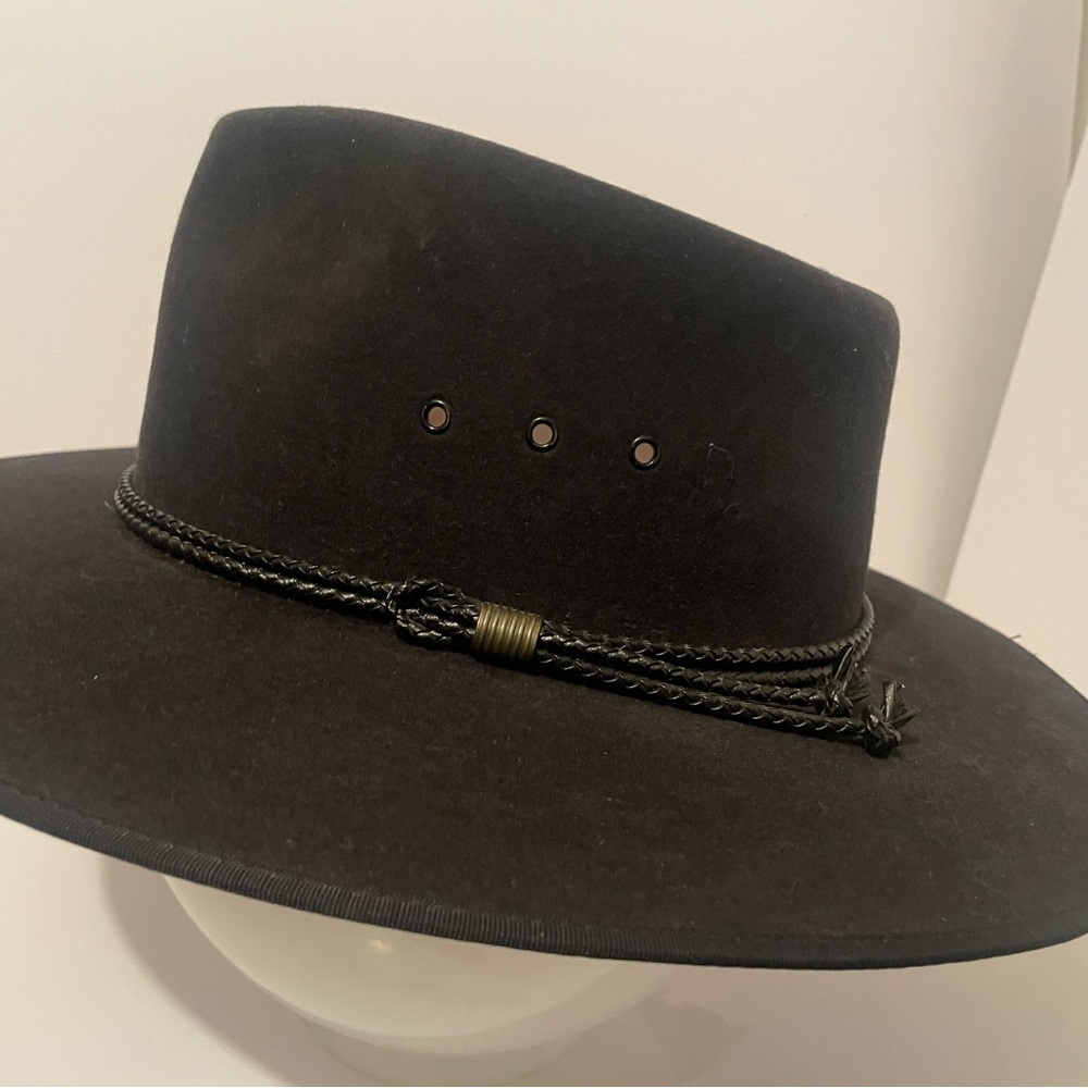 Akubra Cattleman fur felt hat in black. Size 60